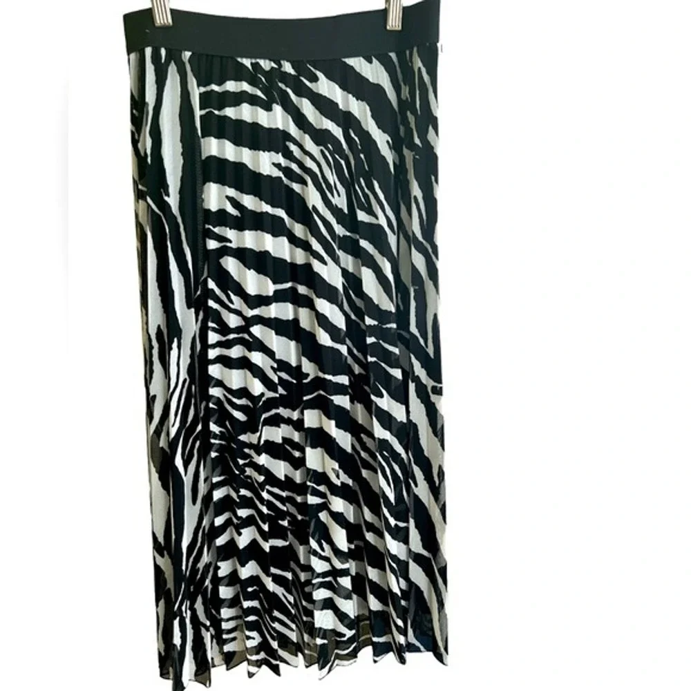 Know One Cares Zebra Print Pleated Midi Skirt Black & White Animal Print Size M‎